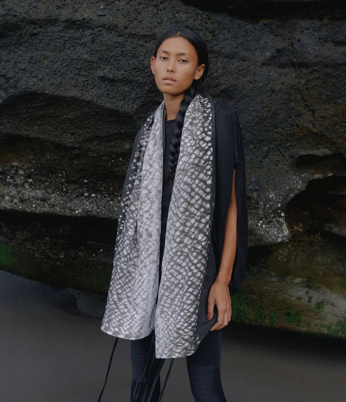 kaori linen scarf - ebony hachinosu