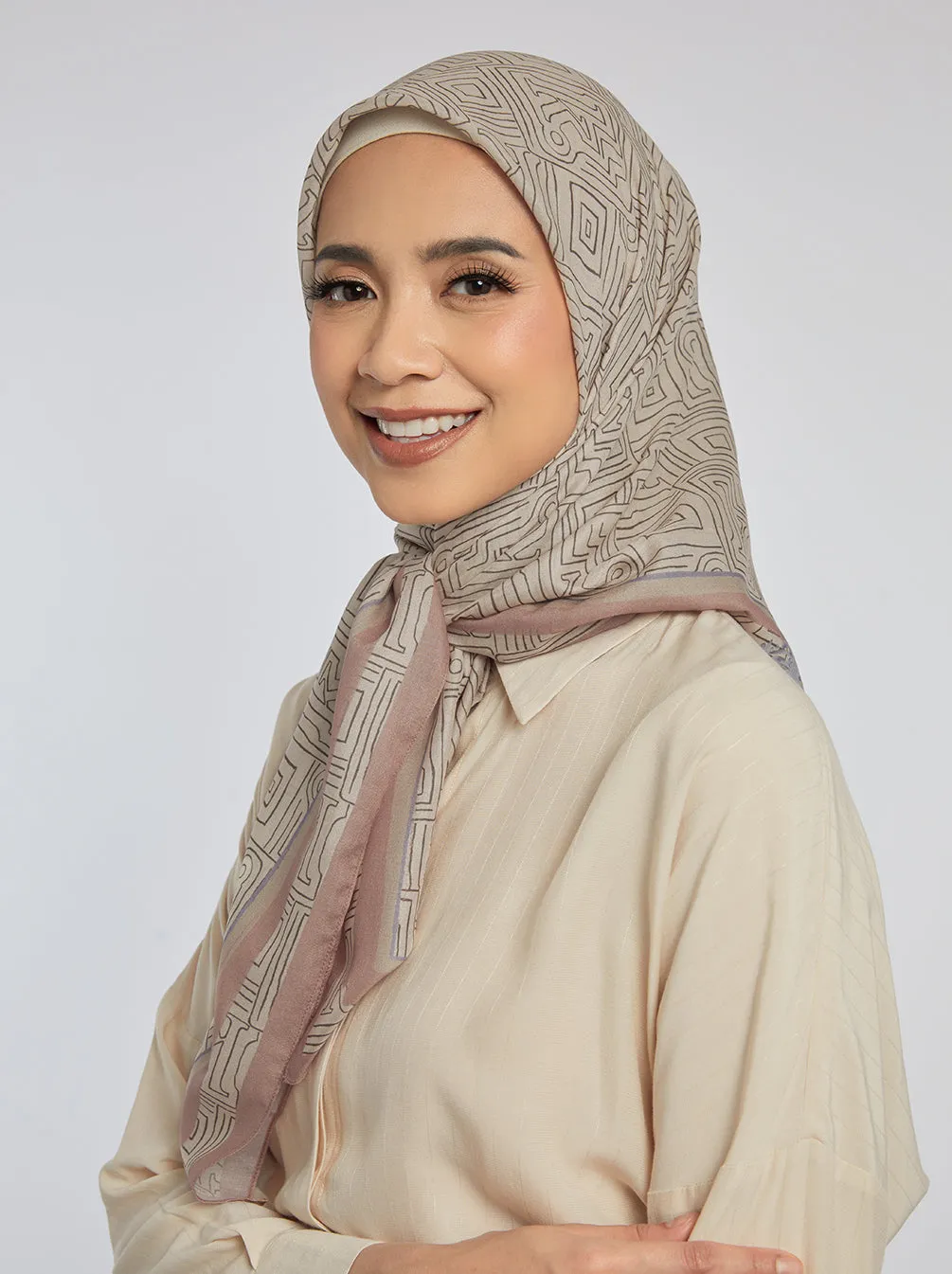 MONOGRAM MAZE SIGNATURE SCARF CHALK BEIGE