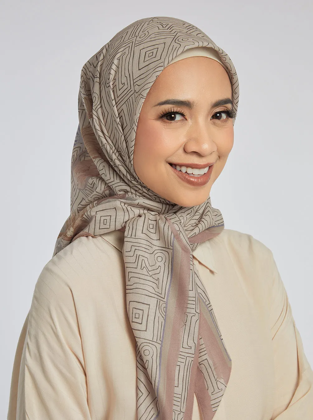 MONOGRAM MAZE SIGNATURE SCARF CHALK BEIGE