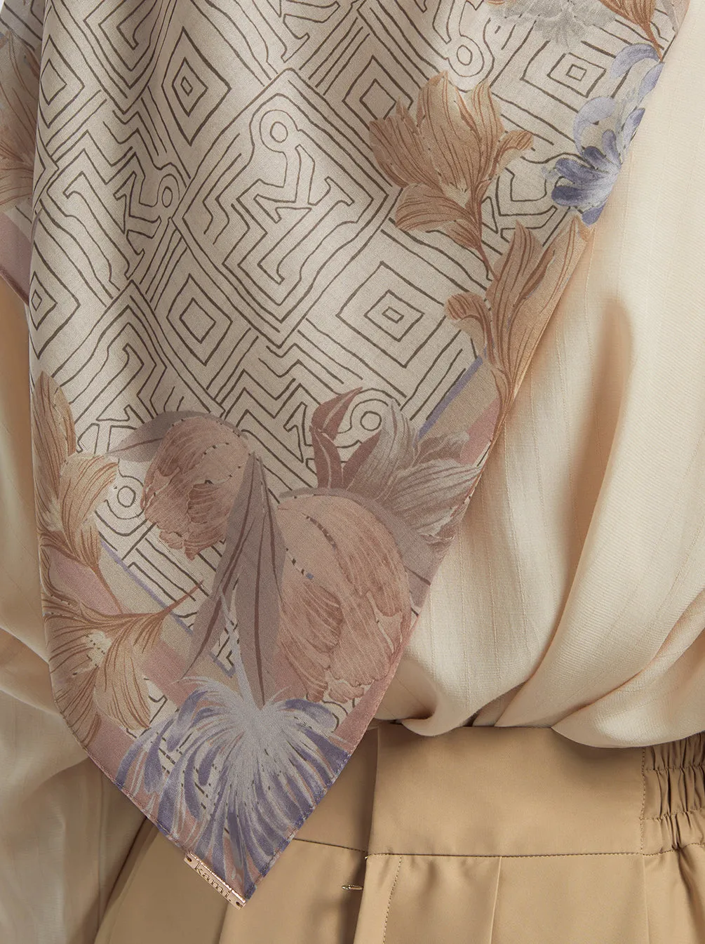 MONOGRAM MAZE SIGNATURE SCARF CHALK BEIGE