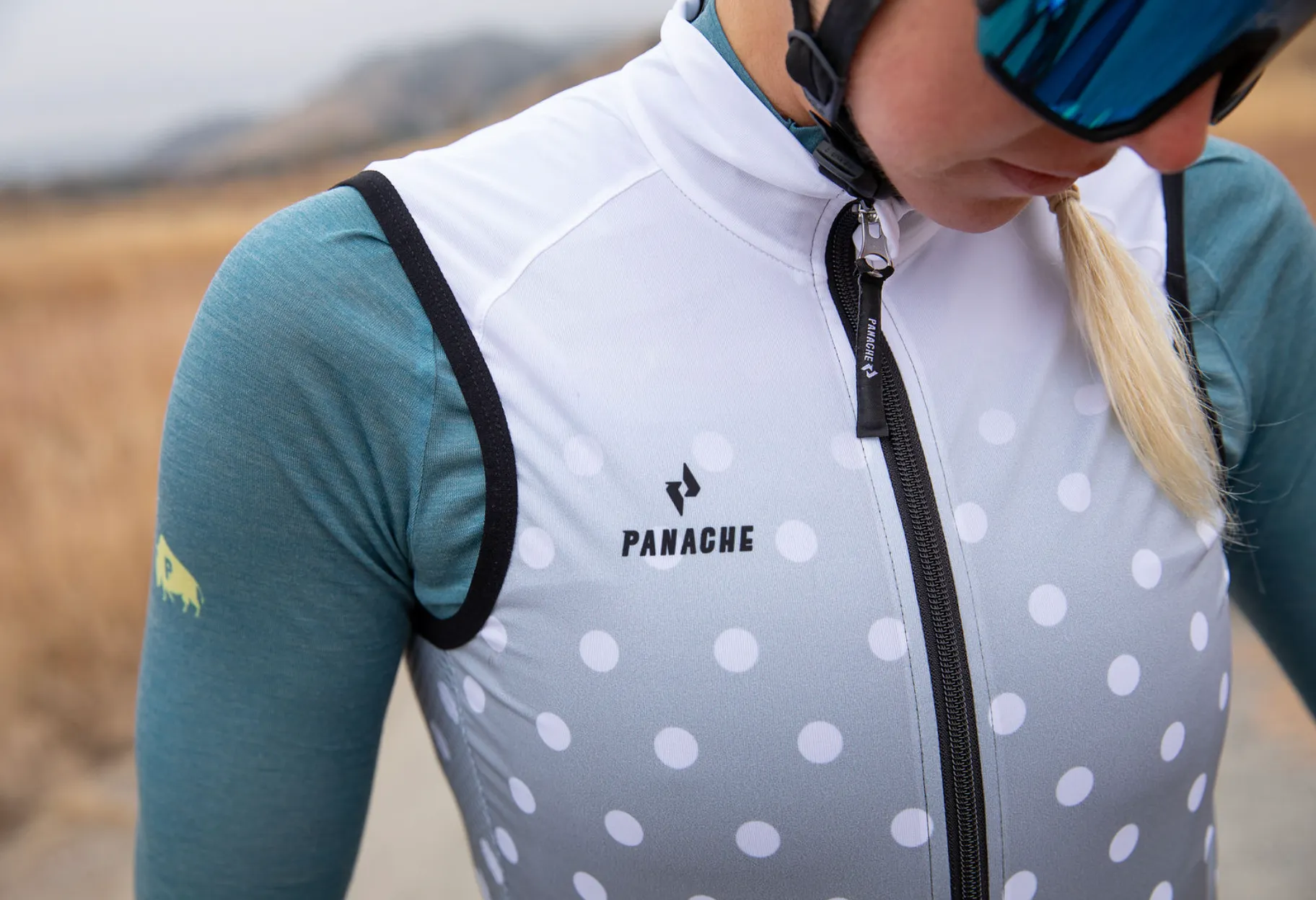 M's and W's Pro Wind Vest - Black & White Fade Dots