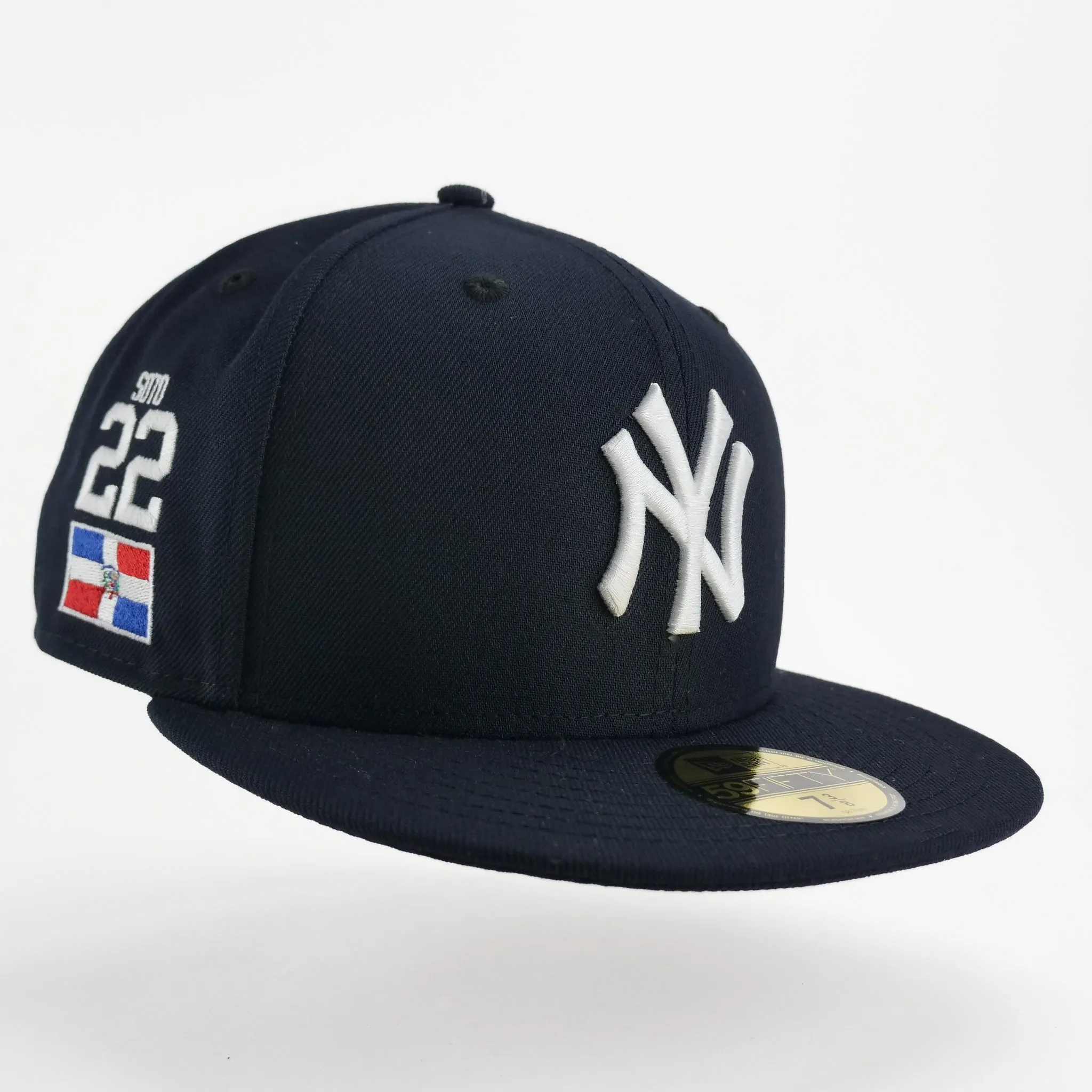 Exclusive New Era Custom Fitted Cap - New York Yankees Edition (Featuring Juan Soto Dominican Heritage Flag Design)