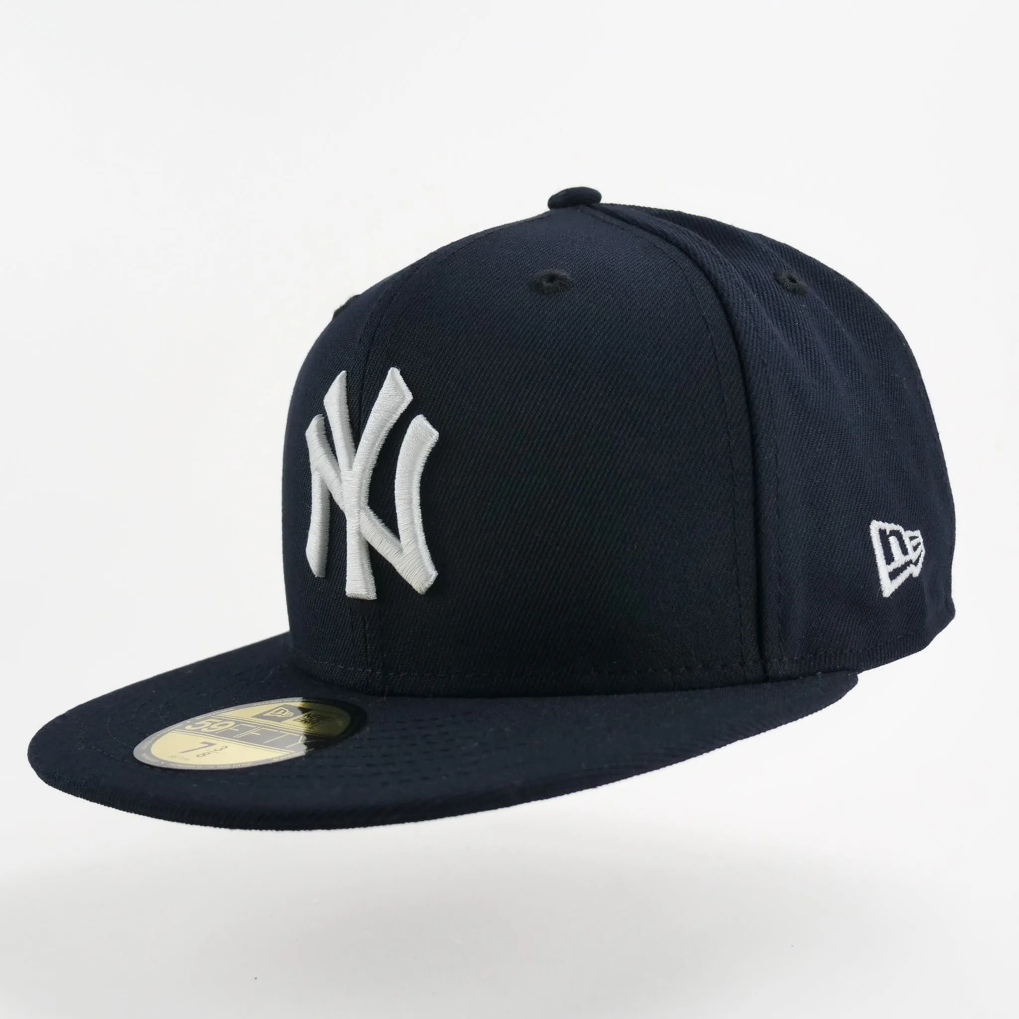 Exclusive New Era Custom Fitted Cap - New York Yankees Edition (Featuring Juan Soto Dominican Heritage Flag Design)