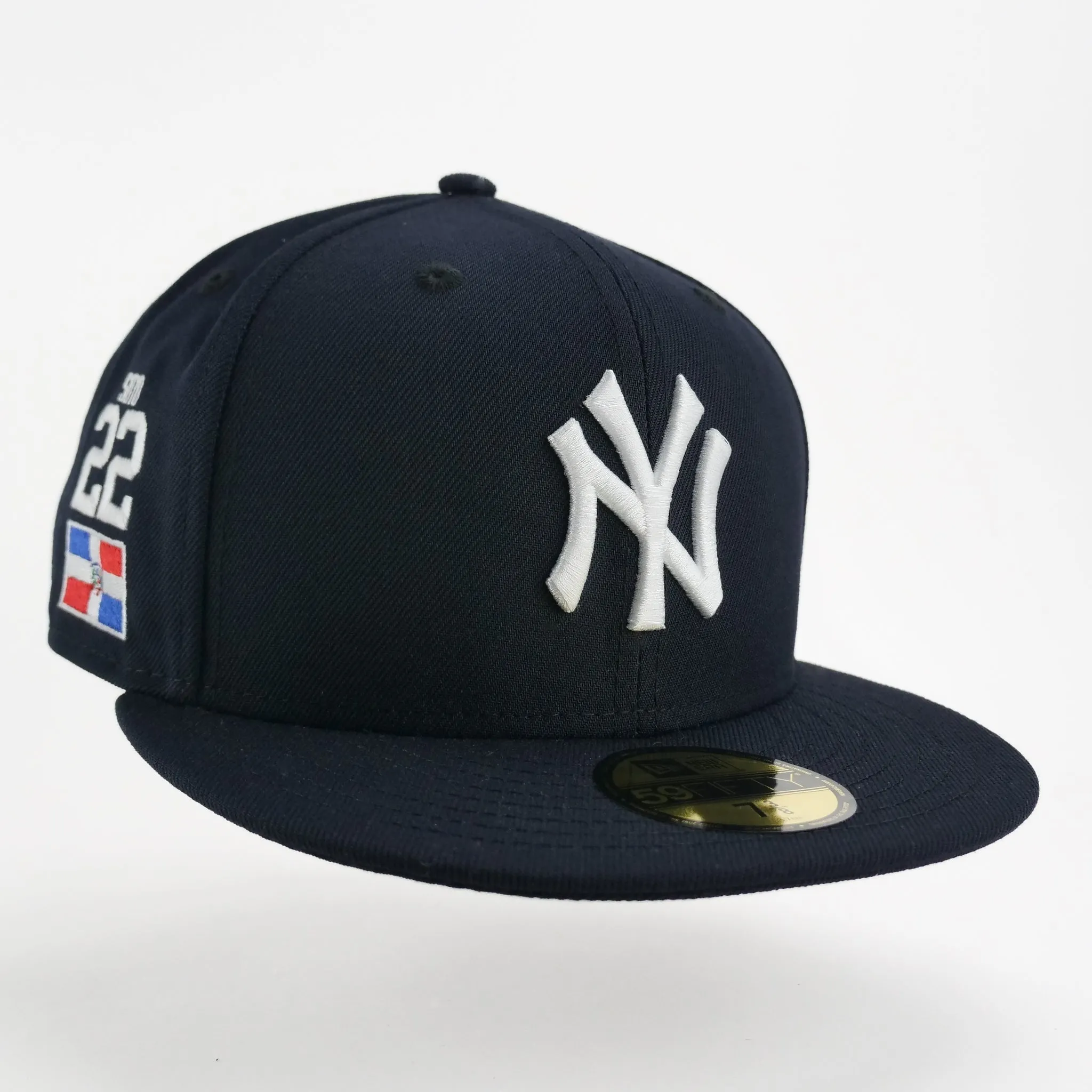 Exclusive New Era Custom Fitted Cap - New York Yankees Edition (Featuring Juan Soto Dominican Heritage Flag Design)