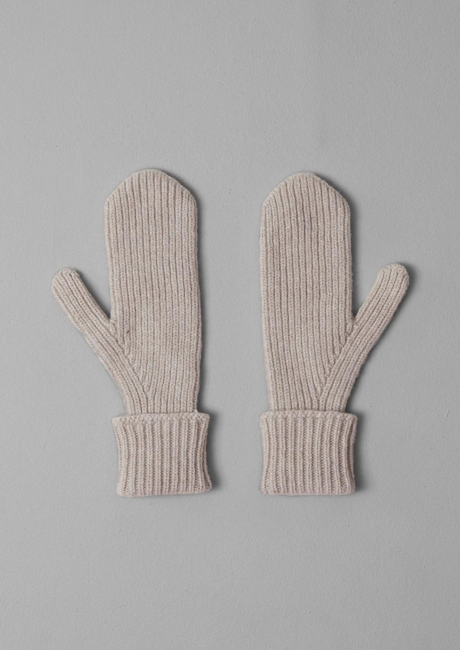 Ribbed Wool Cashmere Mittens | Pebble