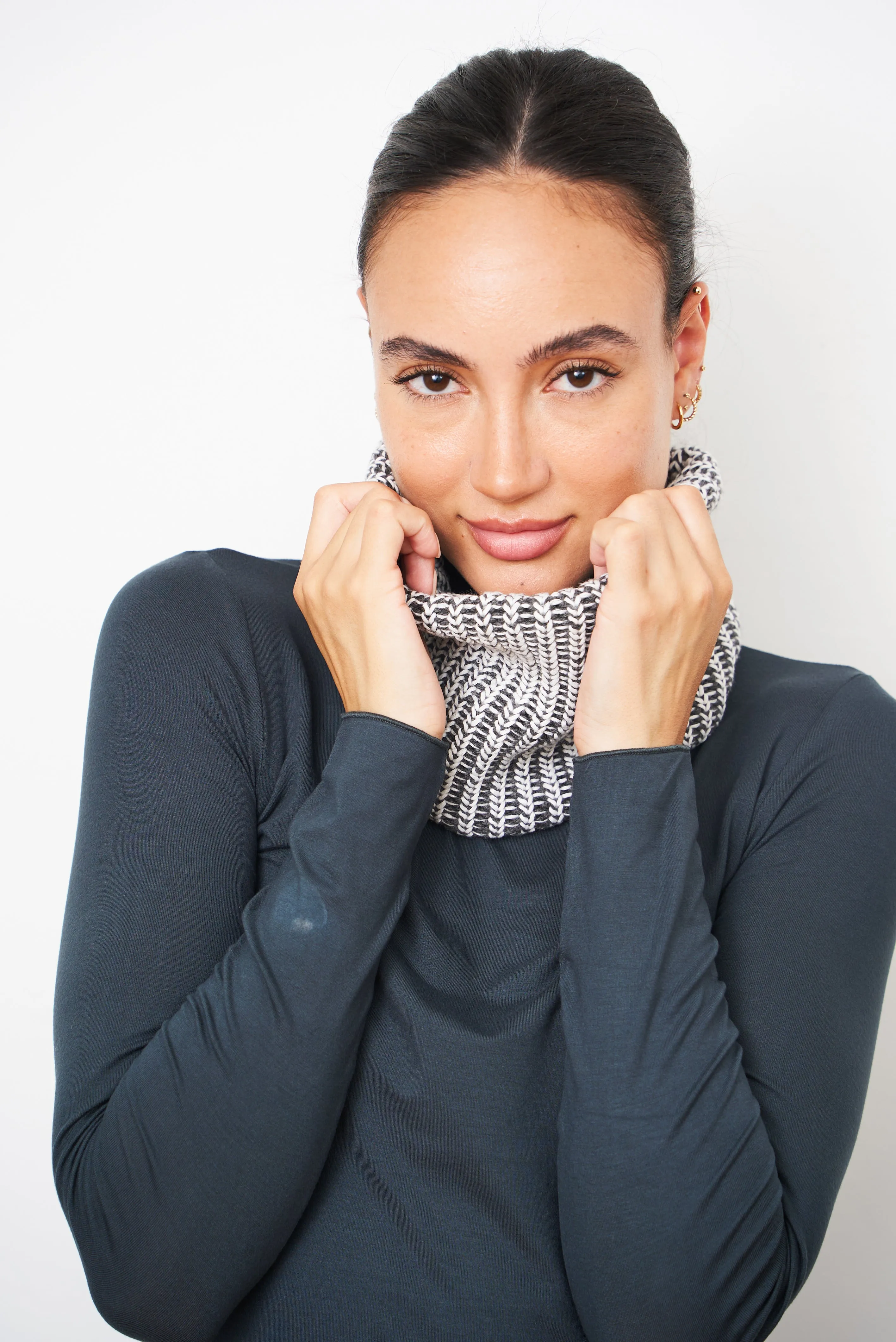 Two Toned Self-Heating Wool Neck Warmer